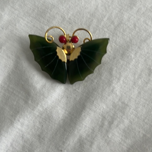 Jewelry - Jade butterfly 🦋 pin vintage